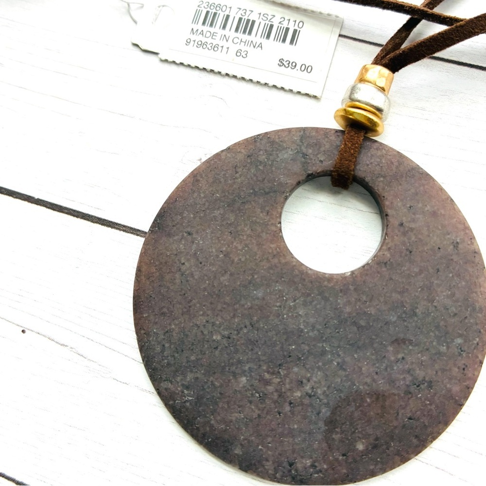 NEW NWT J. Jill Earthy Brown Circular Stone Pendant Adjustable Necklace $39 Tag - Picture 2 of 4